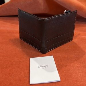 NWT Men’s Leather Fossil Wallet
